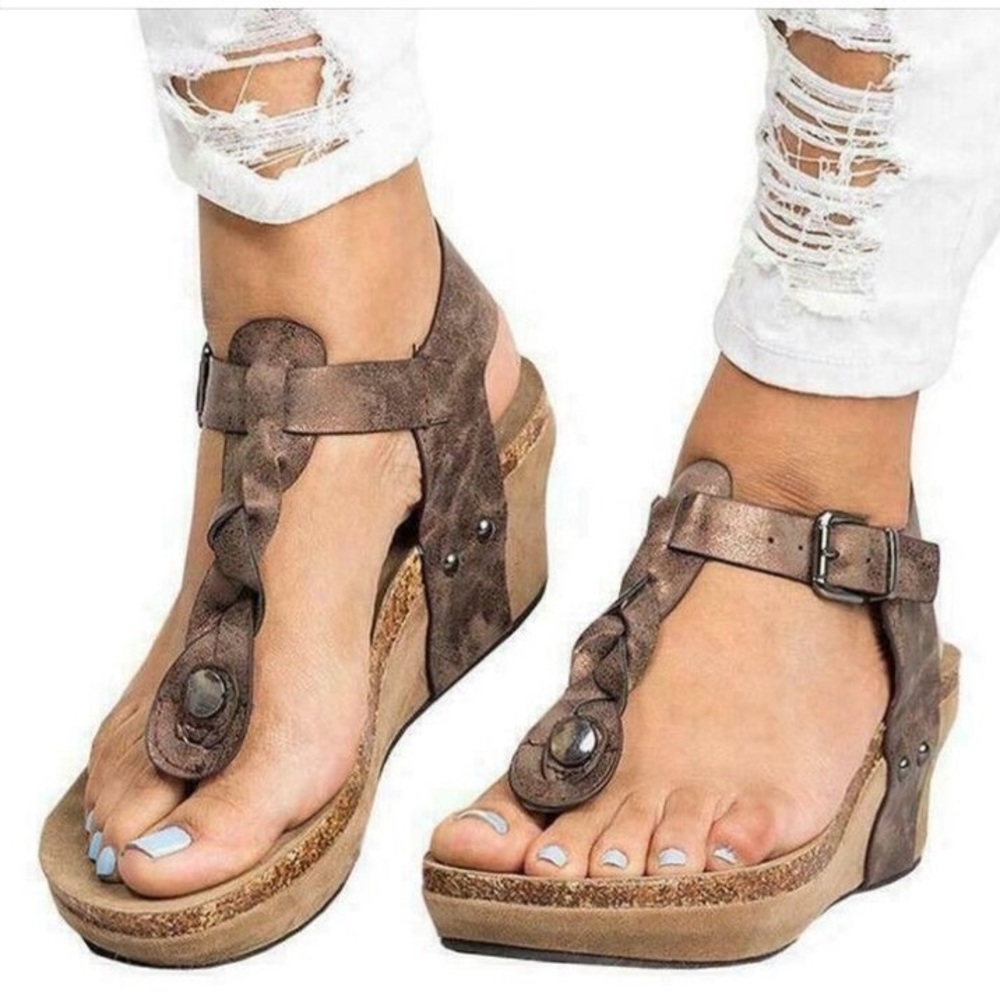 NWOT Roman Retro Gladiator T-strap wedge sandals